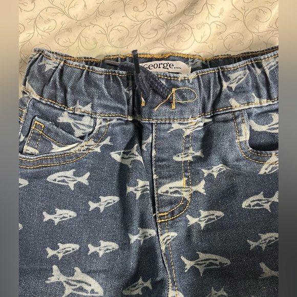 Jean shorts 3t
NWOT - Picture 4 of 4